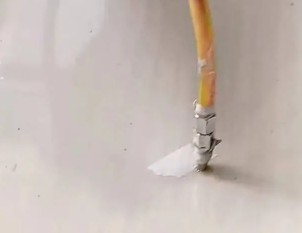 定远瓷砖空鼓维修公司专业解答在瓷砖铺贴过程中，如果使用的砂料过粗（如全部使用了粗砂），可能会导致以下问题