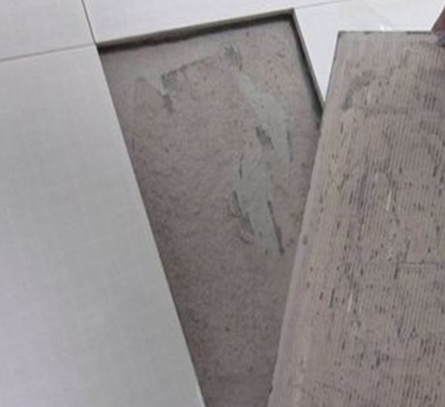 定远瓷砖空鼓维修公司分享瓷砖铺贴时如果打浆（即涂抹在瓷砖背面和基层上的砂浆或瓷砖胶）过少，会带来以下问题